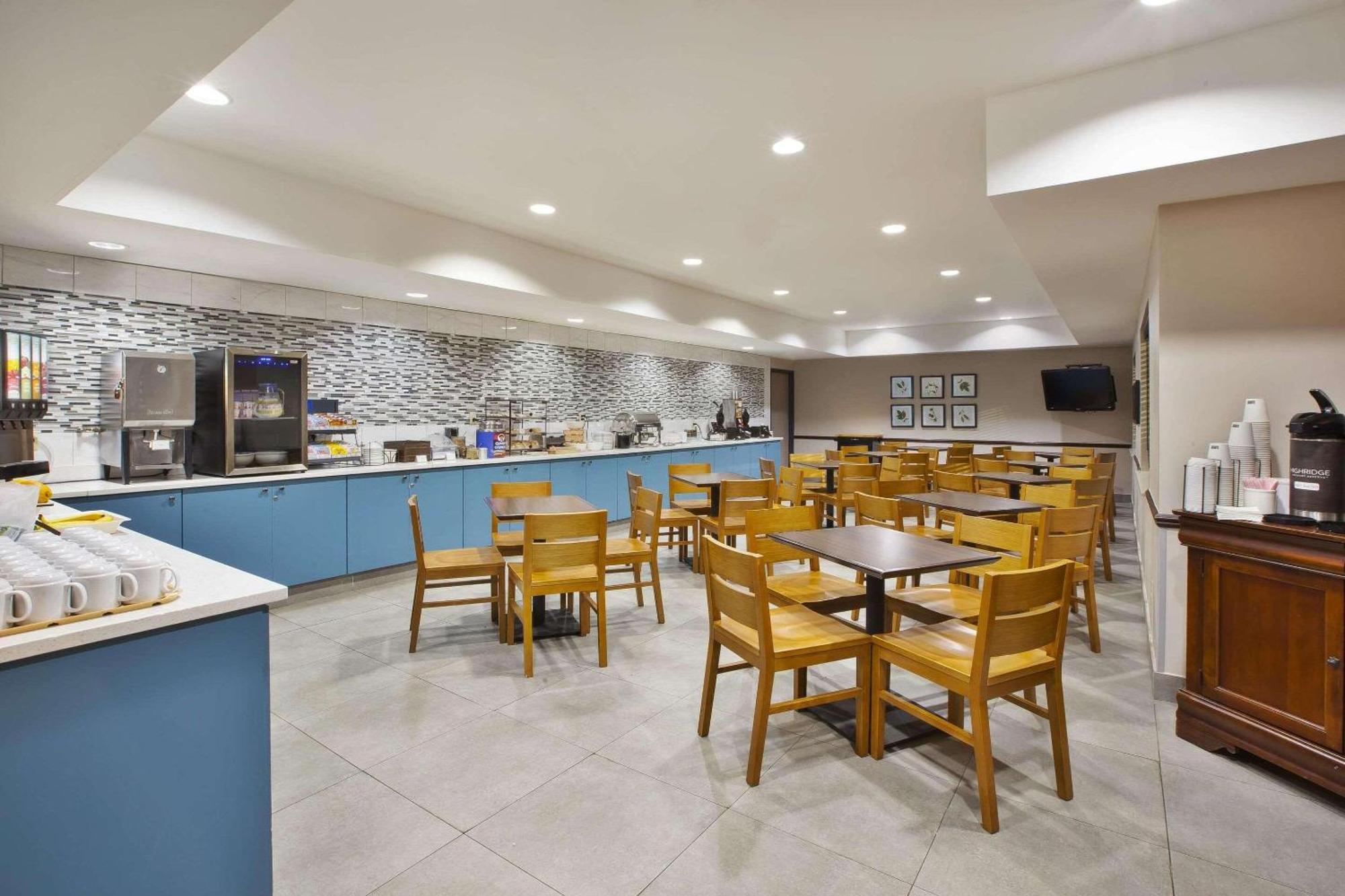 Country Inn & Suites By Radisson, Big Rapids, Mi Екстериор снимка