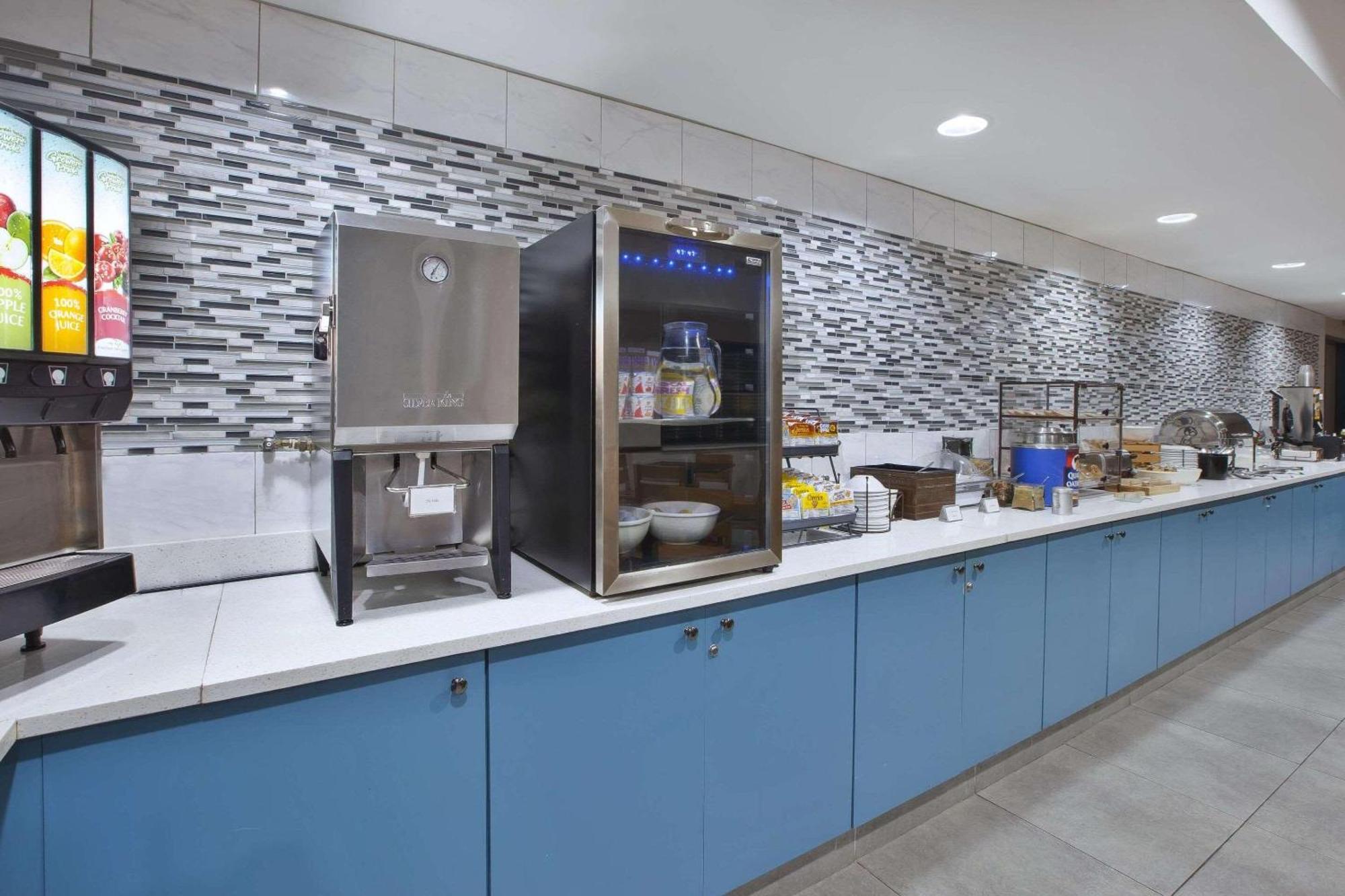Country Inn & Suites By Radisson, Big Rapids, Mi Екстериор снимка