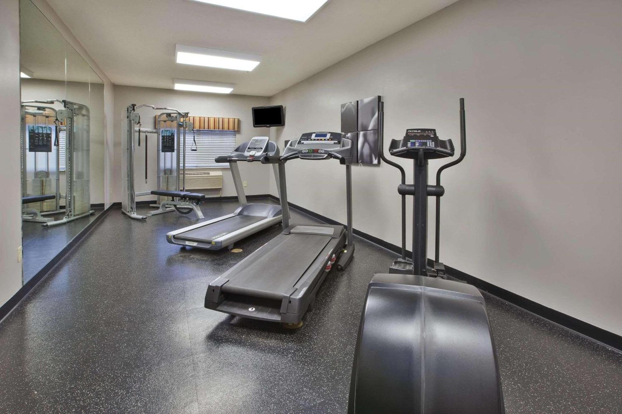 Country Inn & Suites By Radisson, Big Rapids, Mi Екстериор снимка