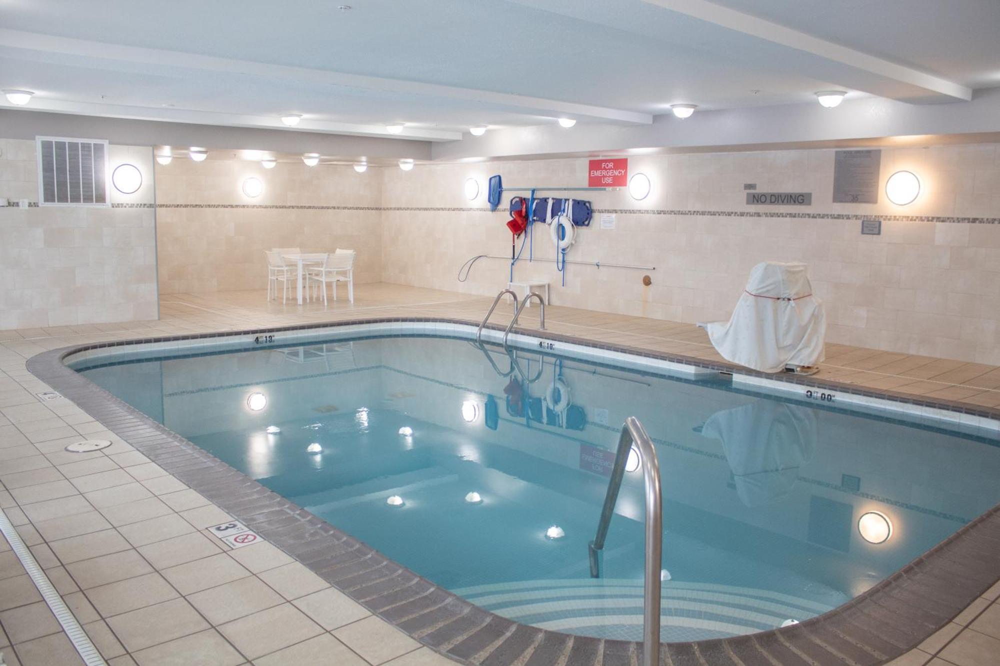 Country Inn & Suites By Radisson, Big Rapids, Mi Екстериор снимка